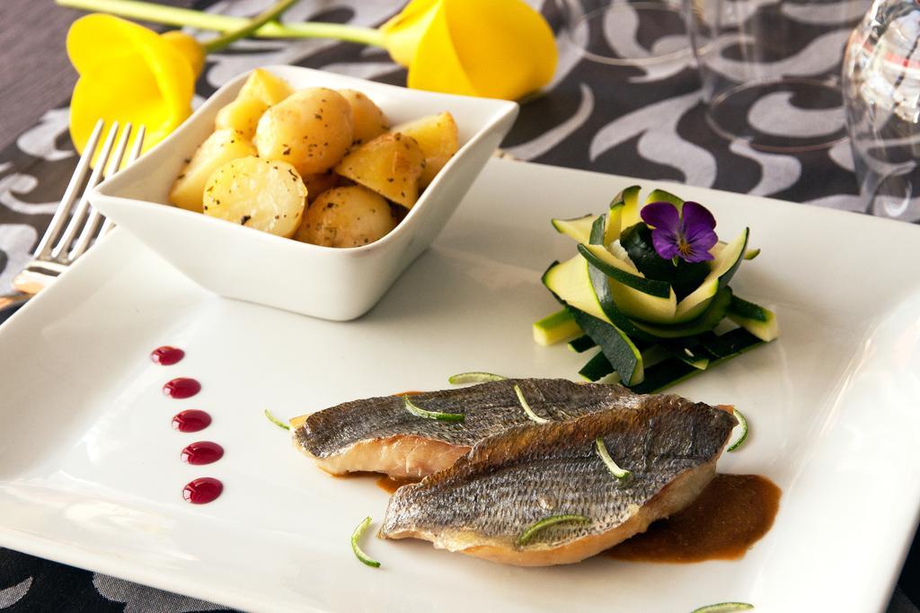 Logis Hotel Restaurant Azalees Tournon-sur-Rhone Exterior photo